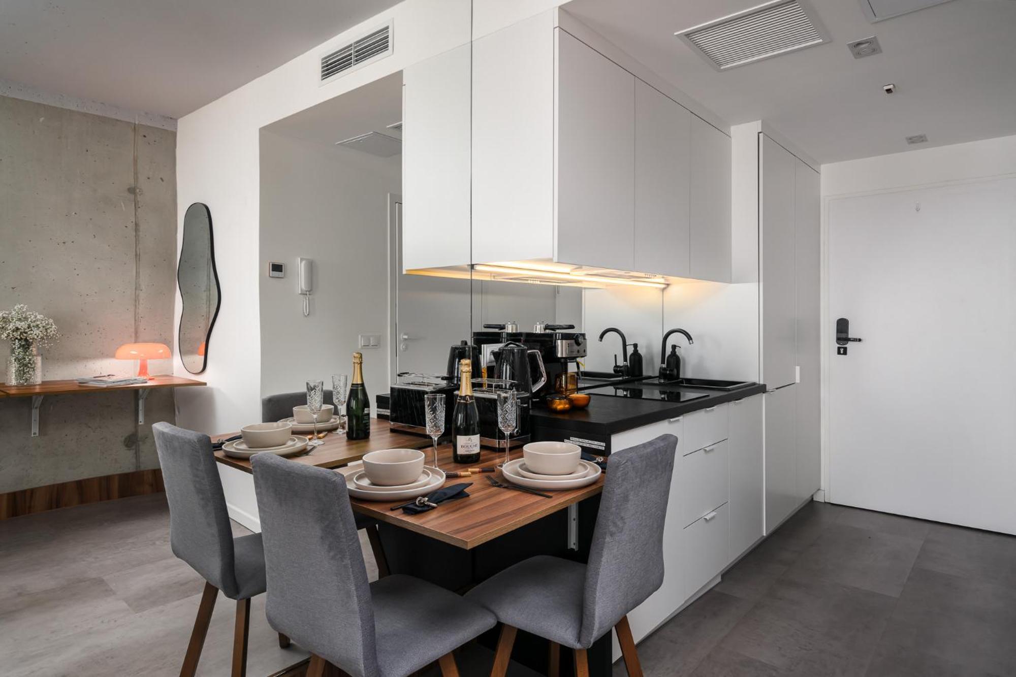 Wroc'love By Me &301 Legnicka & Self Check-in 24h & Lift & Air Conditioning *