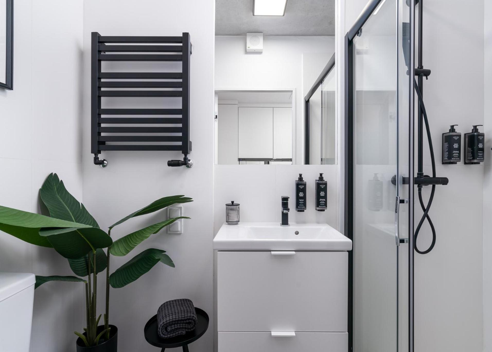Wroc'love By Me &301 Legnicka & Self Check-in 24h & Lift & Air Conditioning *