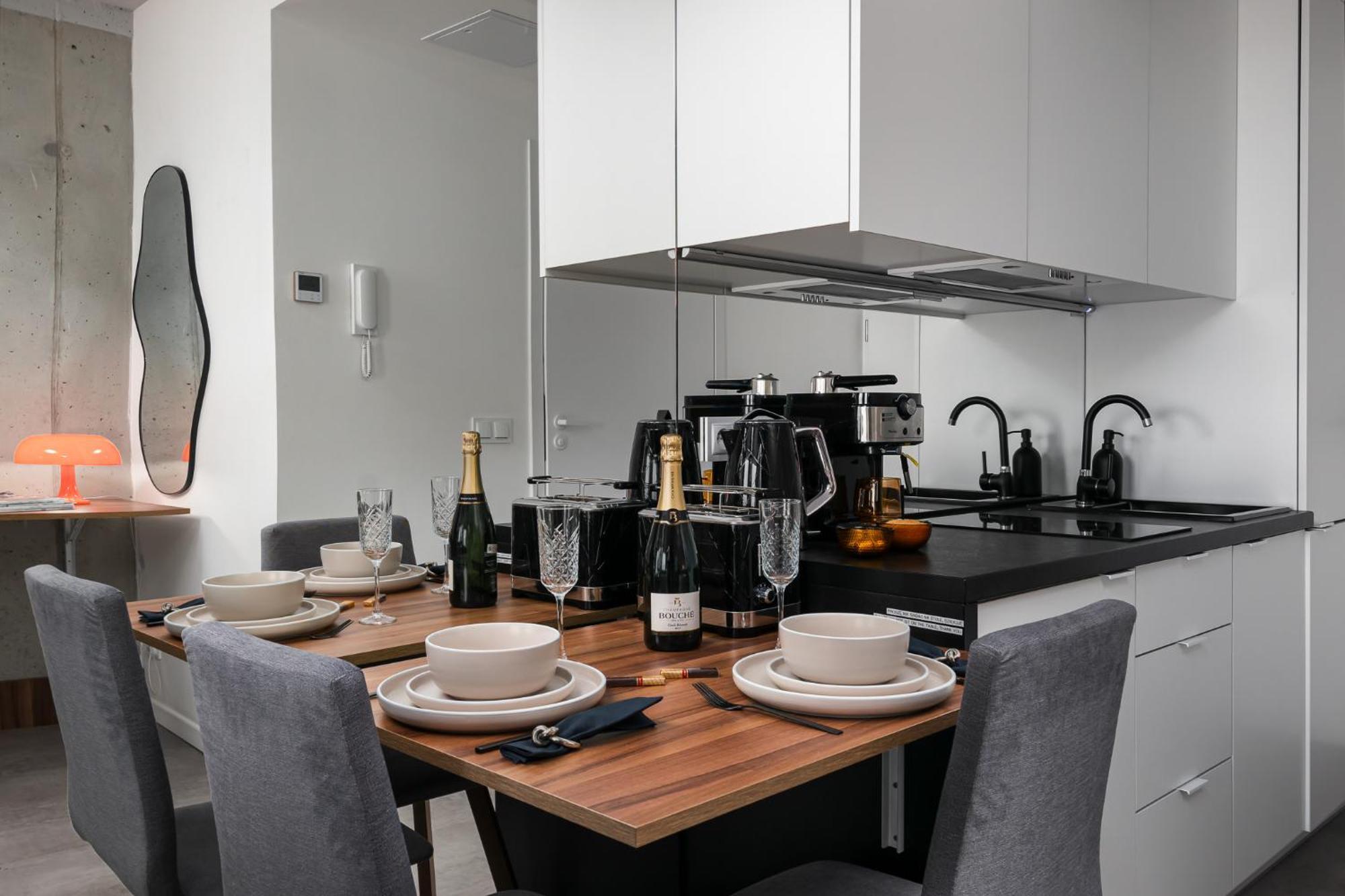 Apartment Wroc'love By Me &301 Legnicka & Self Check-in 24h & Lift & Air Conditioning